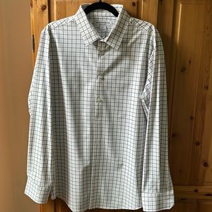 Mizzen+Main Leeward Trim Fit
Windowpane Button-Up
Performance Shirt - Size Large